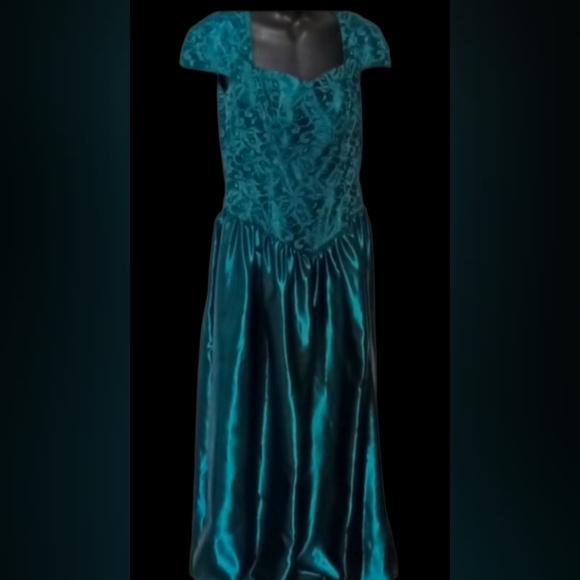Formal emerald green dress size 15/16 - Picture 1 of 8